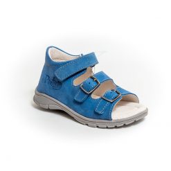 illetve széles lábfejű